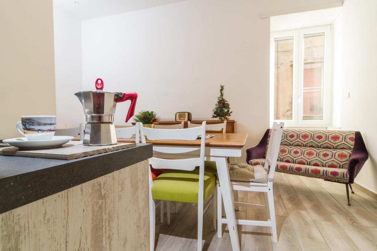 Giu Al Centro Bed & Breakfast Napoli Eksteriør bilde